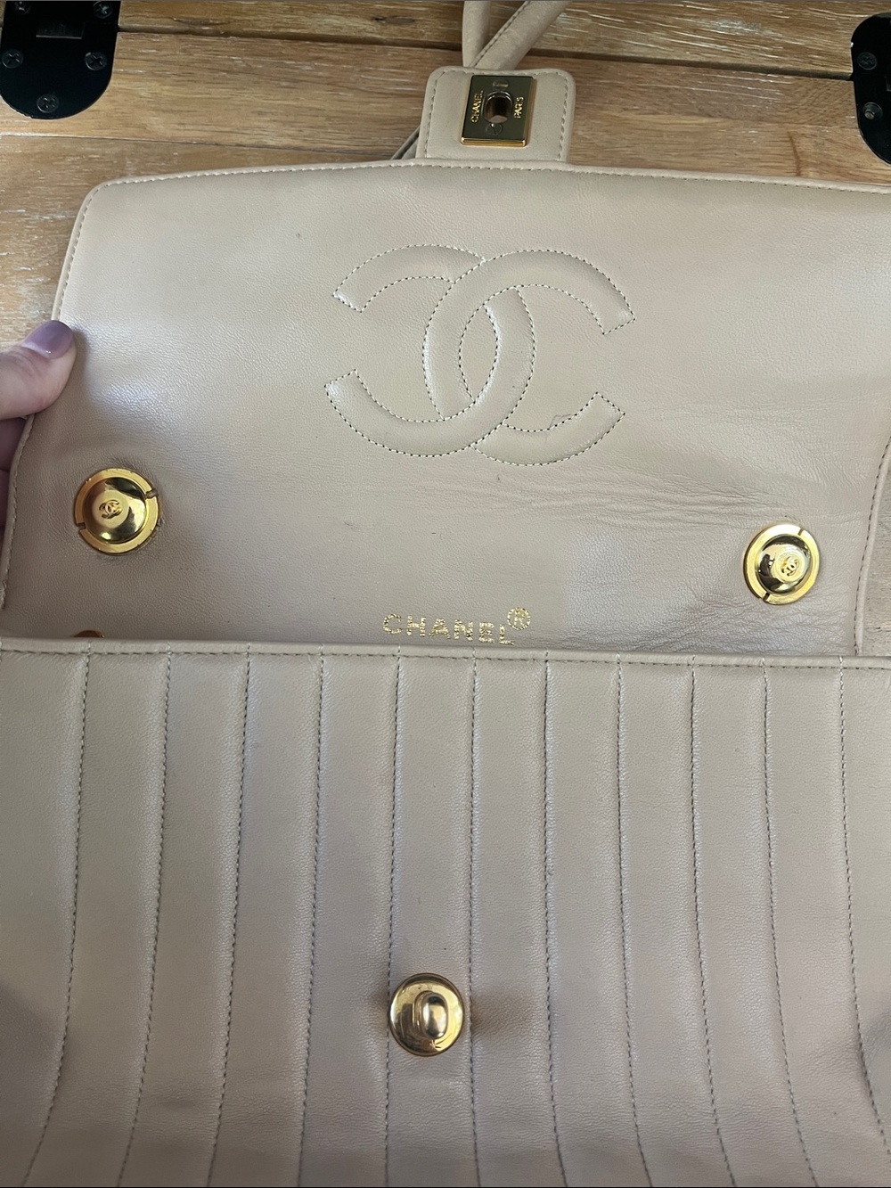 Vintage Authentic Chanel Beige Quilted Leather Shoulder Bag- Strap Needs Repair - Picture 4 of 12